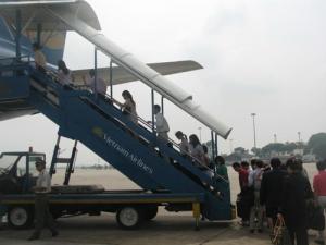 Airlines flood market with cheap air tickets Airlines flood market with cheap air tickets
