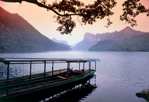 Ba Be on the list of 16 world's most beautiful lakes