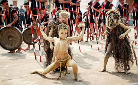 Beauty, Tradition on the Brink of Extinction Beauty, Tradition on the Brink of Extinction