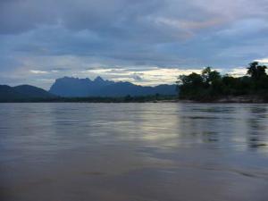 Dried Mekong River and countries’ responsibility Dried Mekong River and countries’ responsibility