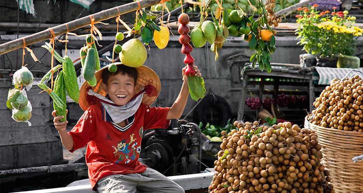 Floating Markets: A River of Adventure Floating Markets: A River of Adventure