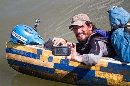 French Swimmer Crosses Mekong to Raise Awareness French Swimmer Crosses Mekong to Raise Awareness