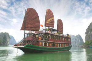 Ha Long Bay Passenger Boats to Undergo New Safety Procedures Ha Long Bay Passenger Boats to Undergo New Safety Procedures