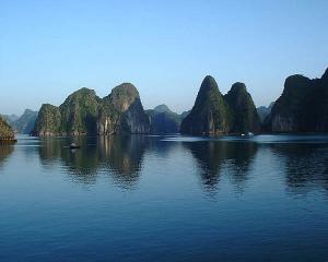 Ha Long Bay To Be Among the Seven Wonders of Nature Raises Concerns