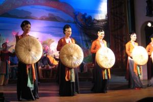 Hanoi lures tourists by cheo Hanoi lures tourists by cheo