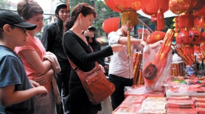Hanoi ranked among least expensive tourist cities Hanoi ranked among least expensive tourist cities