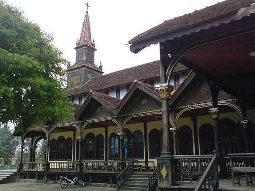 Kon Tum: History of a Wooden Church