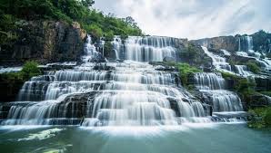 Majestic White Waterfall (Thac Trang) Majestic White Waterfall (Thac Trang)