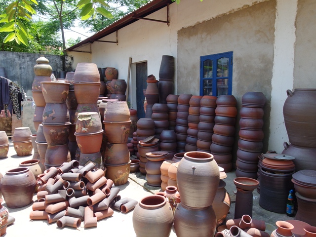 Ngoi Village Pottery: Vietnamese Culture on Ceramic Ngoi Village Pottery: Vietnamese Culture on Ceramic