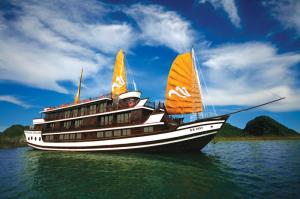 Paradise Cruises: Luxury on Waters