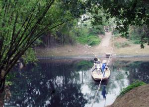 Risky ferry trips in Hanoi