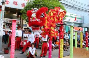 Saigon animated with dragon-unicorn dances Saigon animated with dragon-unicorn dances
