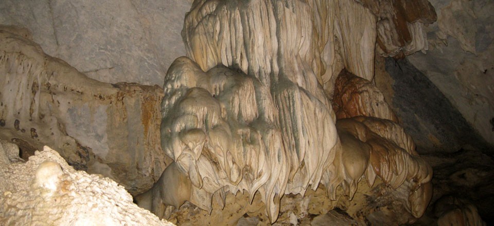 Son Moc Huong Cave: House of Bats Son Moc Huong Cave: House of Bats
