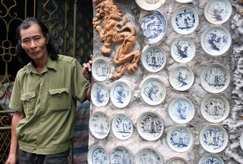 The bizarre house covered by 8,000 ancient dishes The bizarre house covered by 8,000 ancient dishes