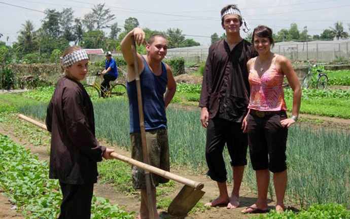 Tra Que Vegetable Village: Nature Given, Man-Made Diligence Tra Que Vegetable Village: Nature Given, Man-Made Diligence