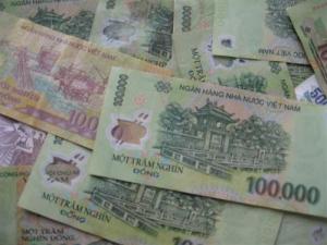 Vietnam Devalues Currency, Hikes Interest Rates