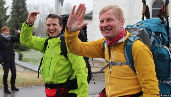 Western Guests Walk 7,000 Km From Europe to Asia to Help Poor Vietnamese Children Western Guests Walk 7,000 Km From Europe to Asia to Help Poor Vietnamese Children